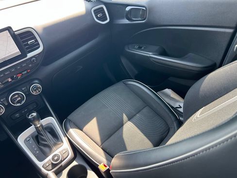 Used 2023 Hyundai Venue Limited w/ Cargo Package FWD image 11