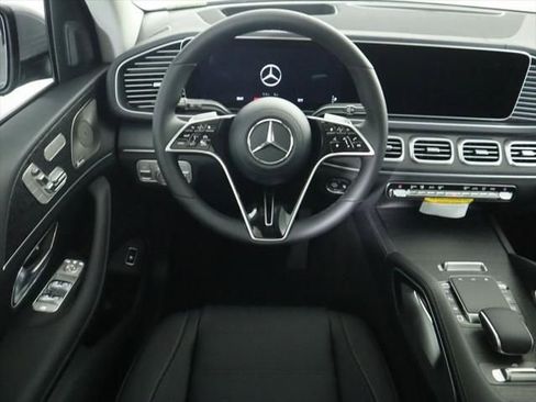 New 2026 Mercedes-Benz GLS 450 4MATIC image 11