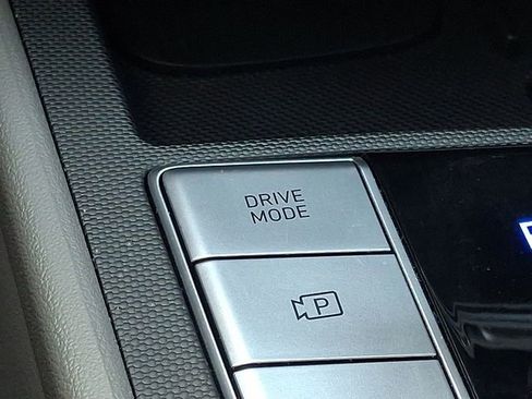 Used 2025 Hyundai Elantra SEL image 24