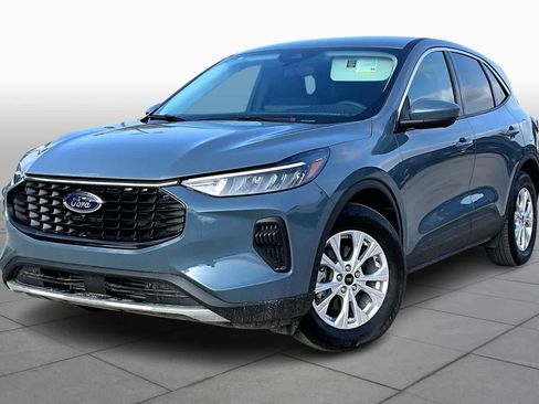 Used 2023 Ford Escape Active w/ Tech Pack #2 image 2