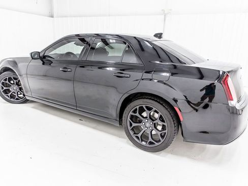 Used 2020 Chrysler 300 Touring w/ Sport Appearance Package image 5