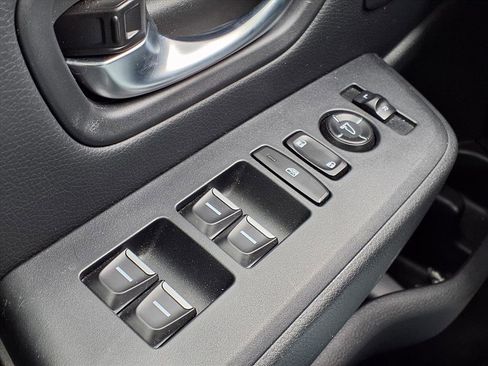 Used 2025 Honda Pilot Touring image 12