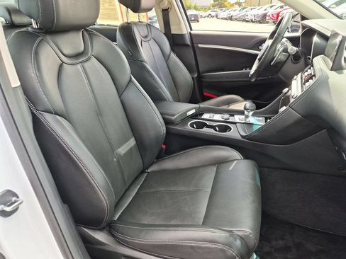 Used 2025 Genesis G70 2.5T RWD image 31