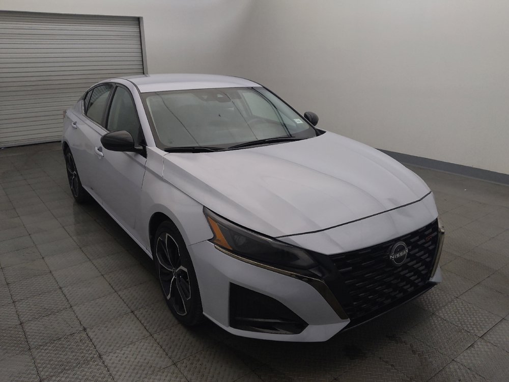 Used 2025 Nissan Altima 2.5 SR FWD image 13