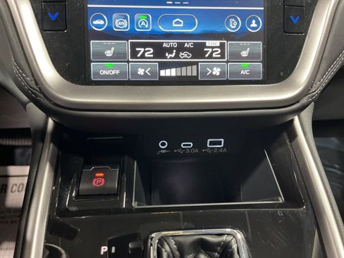 Certified 2025 Subaru Outback Limited image 31