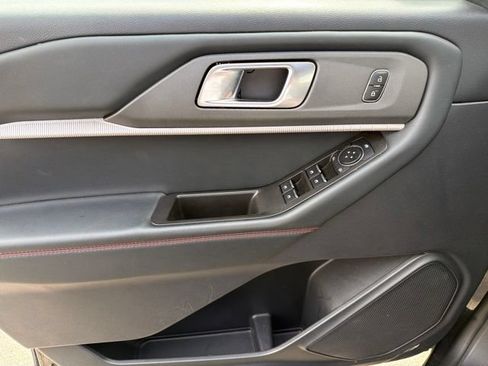 Certified 2025 Ford Explorer ST-Line AWD/4WD image 17