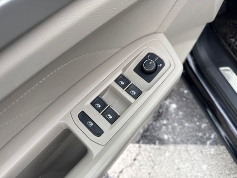 Certified 2023 Volkswagen Atlas SE w/ Black Wheel Package image 12