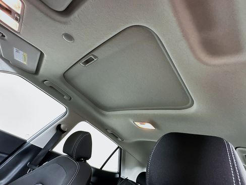 Used 2025 Hyundai Venue SEL image 25