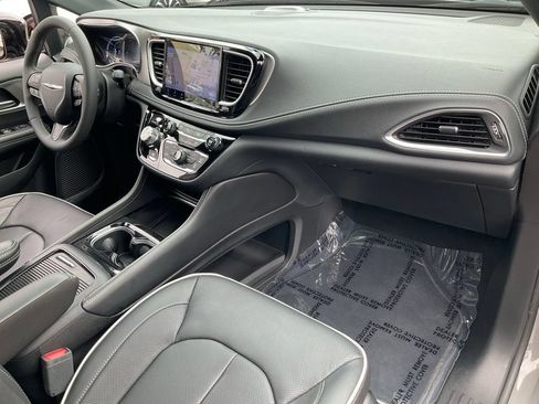 Used 2023 Chrysler Pacifica Limited w/ S Appearance Package FWD image 65