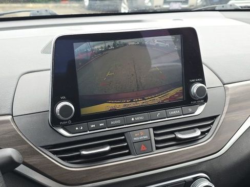 Used 2024 Nissan Altima 2.5 SV FWD image 19