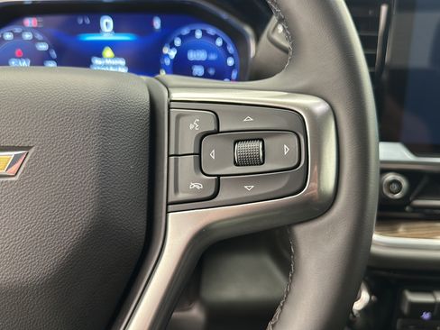 Used 2025 Chevrolet Silverado 1500 LT AWD/4WD image 18