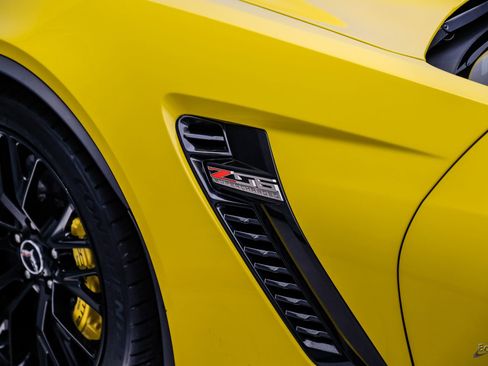 Used 2015 Chevrolet Corvette Z06 w/ 3LZ Preferred Equipment Group RWD image 46