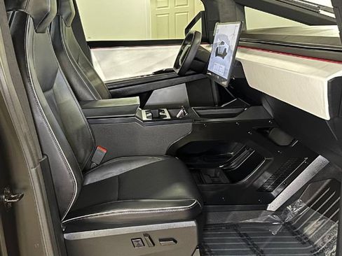 Used 2024 Tesla Cybertruck AWD Crew Cab image 22