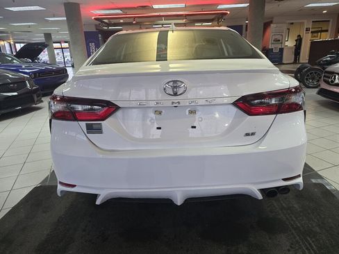 Used 2023 Toyota Camry SE FWD image 5