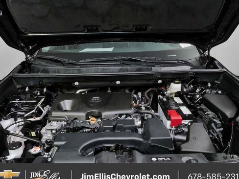 Used 2025 Toyota RAV4 XLE FWD image 31