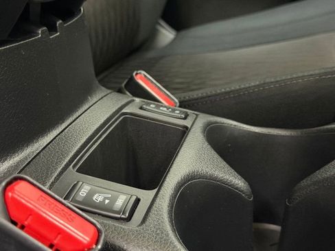 Used 2018 Nissan Rogue SV image 16