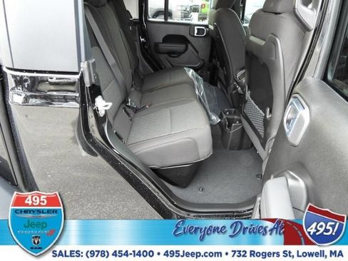 New 2026 Jeep Gladiator Mojave image 12