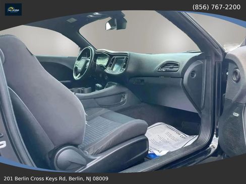 Used 2017 Dodge Challenger SXT w/ Driver Convenience Group RWD image 9