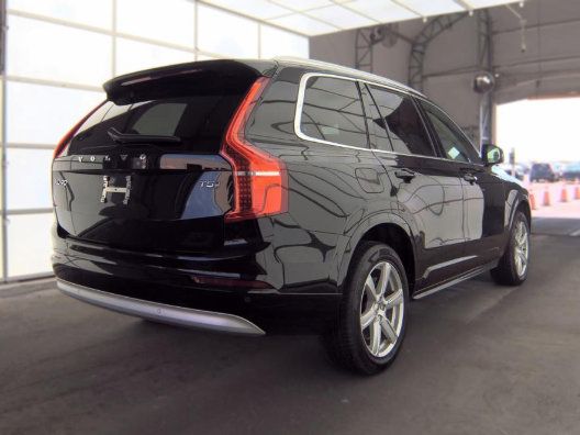 Used 2022 Volvo XC90 T5 Momentum AWD/4WD image 2