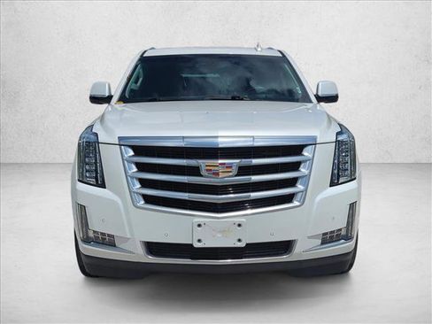 Used 2018 Cadillac Escalade Luxury AWD/4WD image 2
