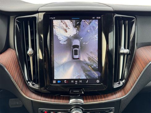 Certified 2023 Volvo XC60 B5 Plus w/ Climate Package image 18