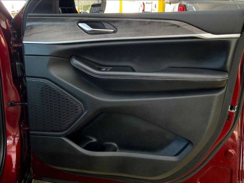 Used 2024 Jeep Grand Cherokee Limited image 22