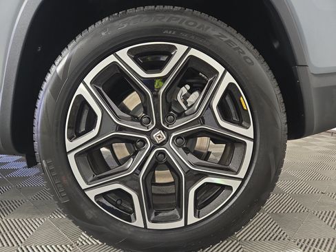 Used 2024 Rivian R1S Adventure AWD/4WD image 10