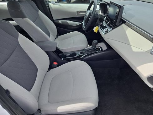 Used 2022 Toyota Corolla LE FWD image 17
