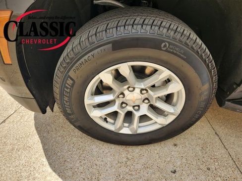 Used 2025 Chevrolet Suburban LS image 12