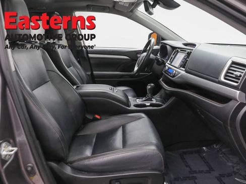 Used 2019 Toyota Highlander XLE AWD/4WD image 26