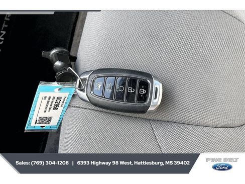 Used 2023 Hyundai Elantra SEL w/ Convenience Package FWD image 9