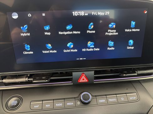 Certified 2025 Hyundai Elantra SEL FWD image 18