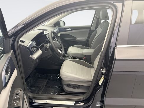 Used 2023 Volkswagen Taos SE w/ Panoramic Sunroof Package AWD/4WD image 10