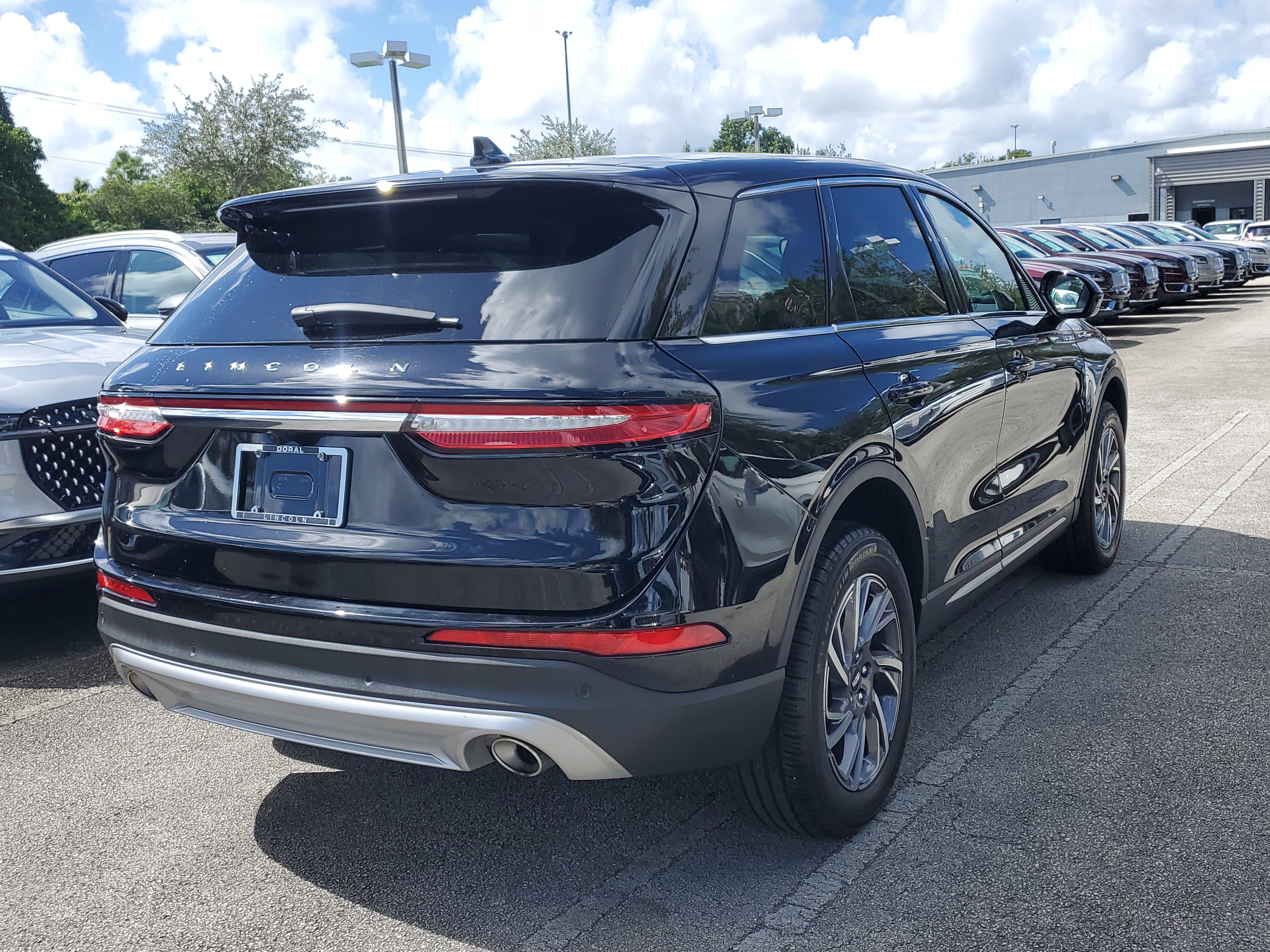 Used 2024 Lincoln Corsair FWD image 6