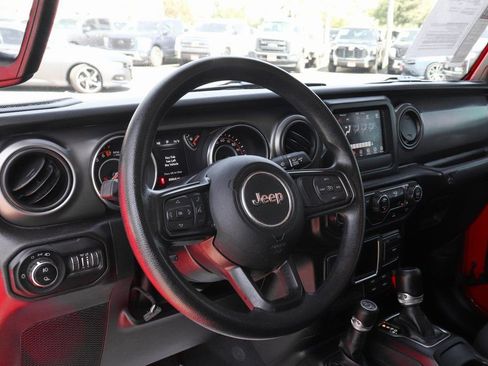 Used 2022 Jeep Gladiator Sport image 17