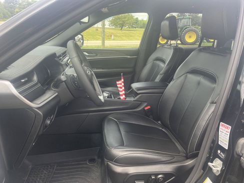 Used 2024 Jeep Grand Cherokee Limited AWD/4WD image 16