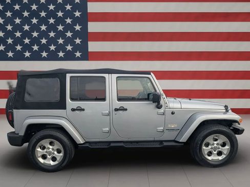 Used 2015 Jeep Wrangler Unlimited Sahara w/ Connectivity Group AWD/4WD image 4