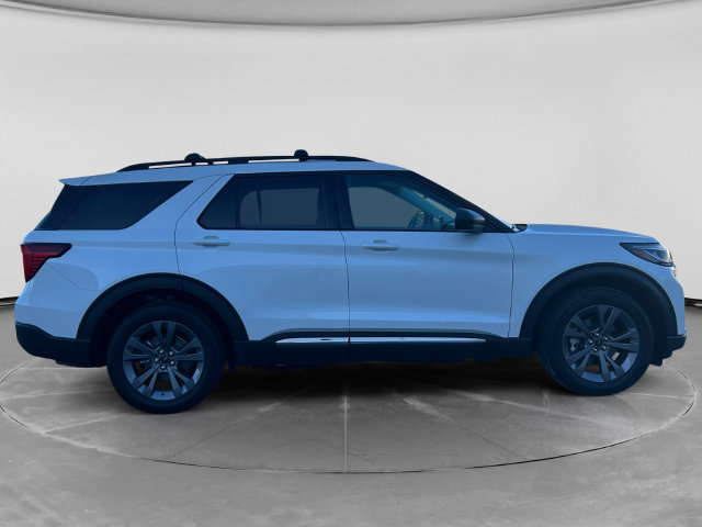Used 2025 Ford Explorer Active w/ Active Comfort Package AWD/4WD image 2