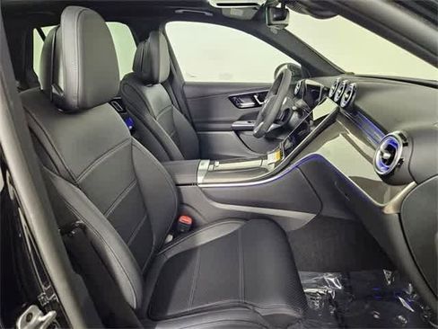 Used 2025 Mercedes-Benz GLC 300 4MATIC image 23