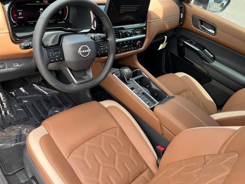 New 2026 Nissan Pathfinder Platinum w/ Accent Package FWD image 16