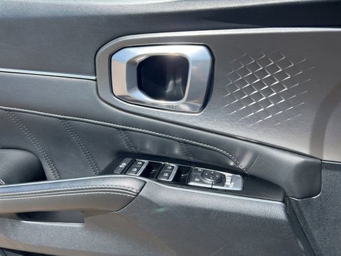 Used 2022 Kia Sorento SX image 16
