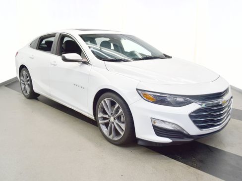 Used 2023 Chevrolet Malibu LT w/ Driver Confidence Package FWD image 2