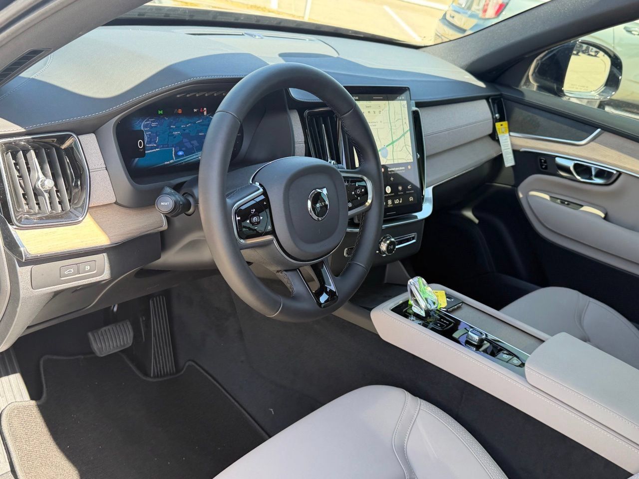 New 2026 Volvo XC90 T8 Plus w/ Protection Package Premier AWD/4WD image 11