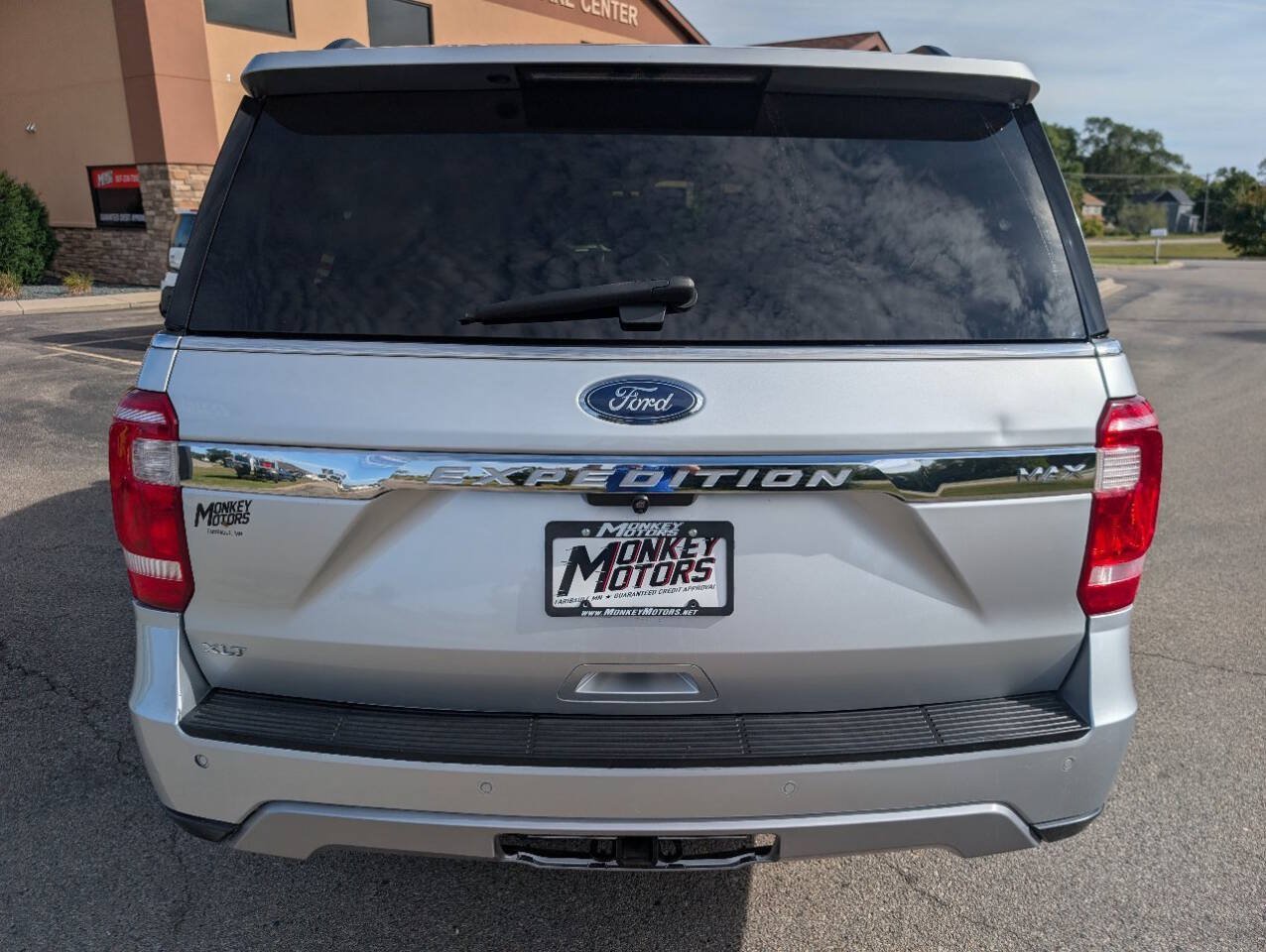 Used 2018 Ford Expedition Max XLT w/ Equipment Group 202A AWD/4WD image 8