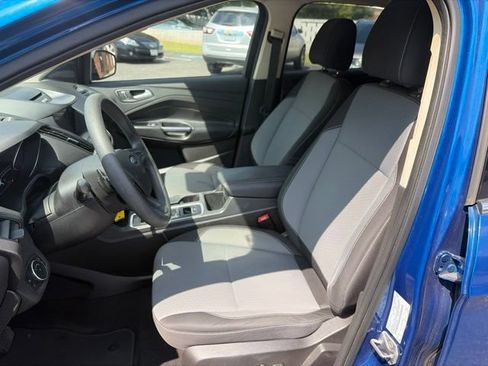 Used 2017 Ford Escape SE w/ Equipment Group 201A AWD/4WD image 3
