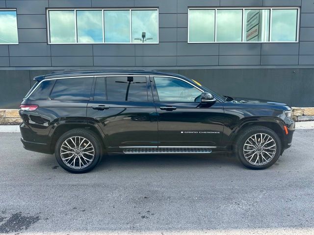 Used 2025 Jeep Grand Cherokee L Summit AWD/4WD image 2