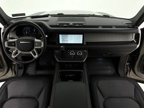 Used 2024 Land Rover Defender 110 X-Dynamic SE image 2