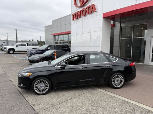Used 2016 Ford Fusion Titanium FWD image 3