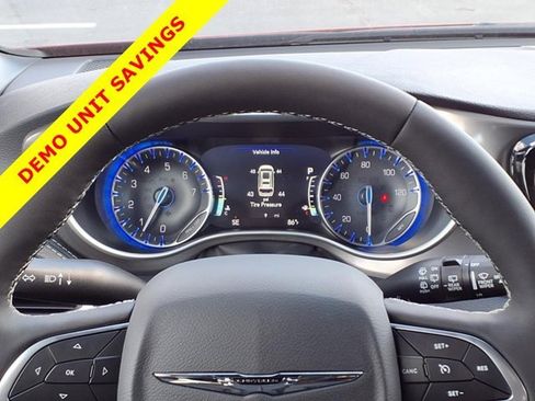 New 2026 Chrysler Pacifica Select image 11