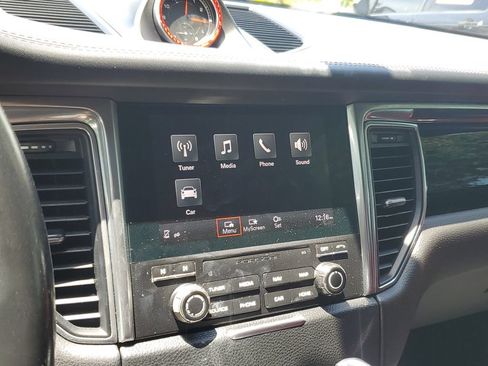 Used 2018 Porsche Macan AWD/4WD image 25